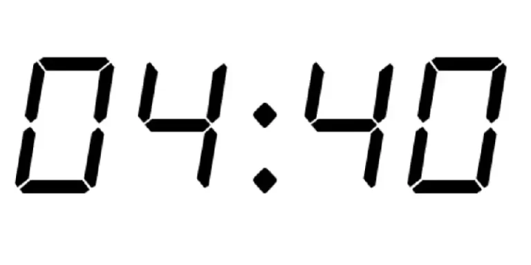 04:40 – Odwrócona godzina lustrzana – znaczenie i interpretacja